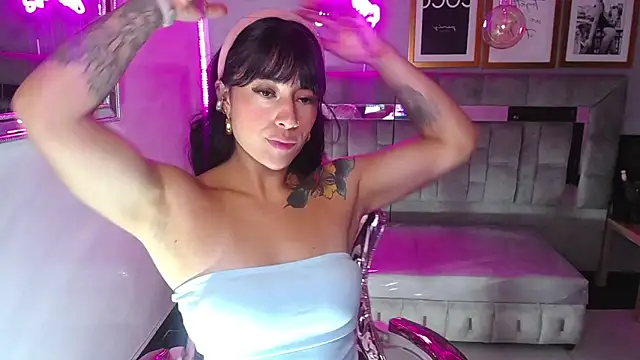 Isabella Collen v online show from 22, 3, 2025