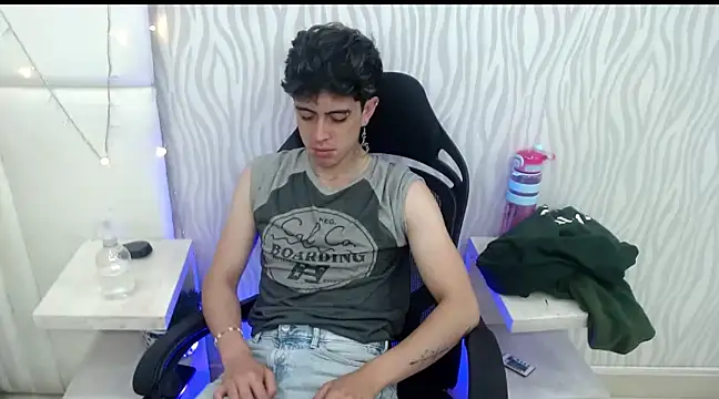 Snapshot of star_boyxx chatting on 28, 2, 2025 star boyxx online show from 28, 2, 2025