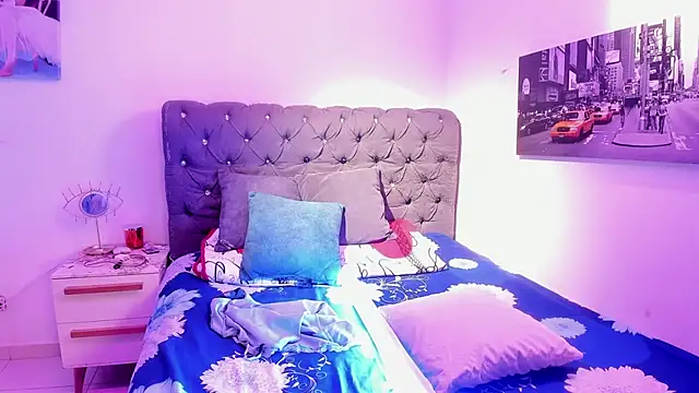 ScarletThompsonx online show from 26, 9, 2025