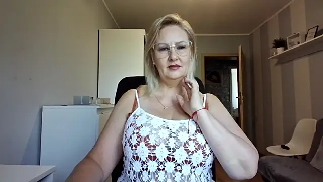 Snapshot of DianaLive chatting on 2, 7, 2026 DianaLive online show from 2, 7, 2026