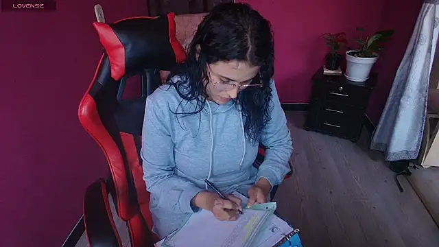 SophiTay online show from 16, 4, 2026