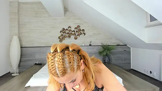 Jullia MILF online show from 24, 2, 2025