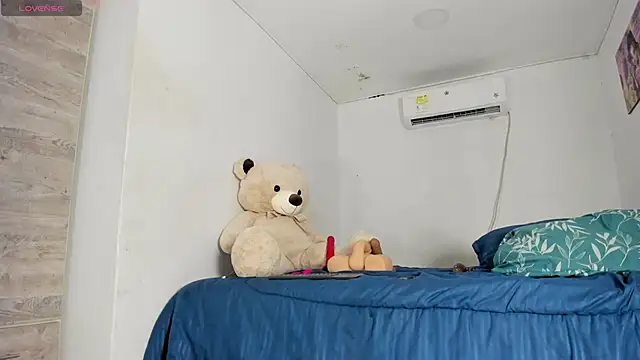 flor herrera01 online show from 13, 11, 2025