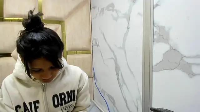 Snapshot of Kendall_6669 chatting on 17, 12, 2025 Kendall 6669 online show from 17, 12, 2025