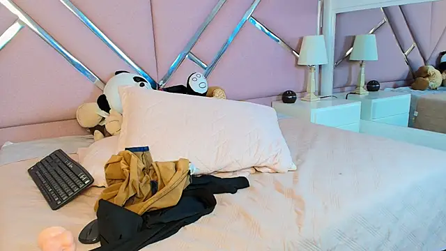 Emilybennett  online show from 26, 2, 2025