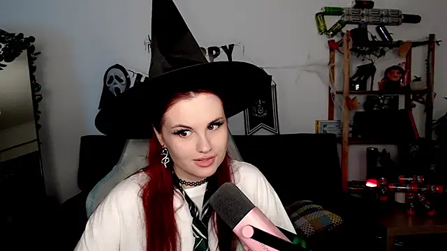 Della Ideal online show from 2, 11, 2025