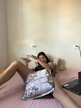 Snapshot of KiaraCut chatting on 17, 5, 2026 KiaraCut online show from 17, 5, 2026