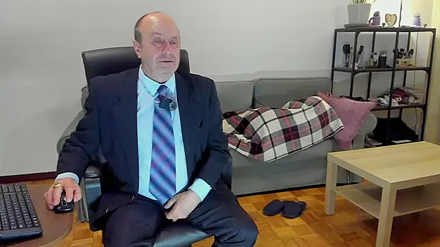 Snapshot of masterboy50 chatting on 19, 10, 2025 masterboy50 online show from 19, 10, 2025