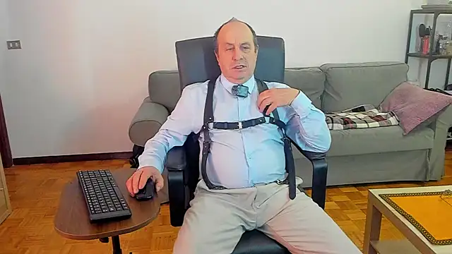 Snapshot of masterboy50 chatting on 28, 11, 2025 masterboy50 online show from 28, 11, 2025