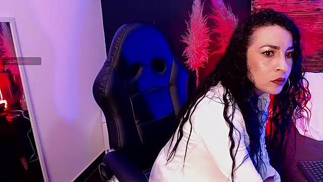 Bella williamss  online show from 7, 3, 2025