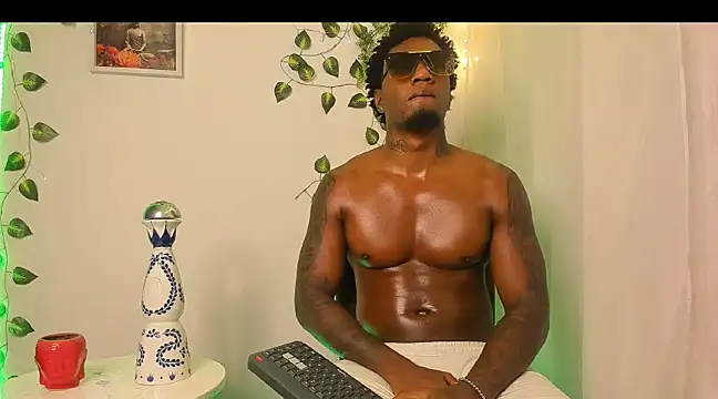 LOGAN DRAKE online show from 7, 3, 2025