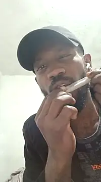 Snapshot of aventuraparatiM_o_r_e chatting on 5, 3, 2025 aventuraparatiM o r e online show from 5, 3, 2025