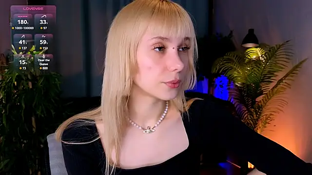 Snapshot of Cherry_Bite chatting on 27, 9, 2025 Cherry Bite online show from 27, 9, 2025