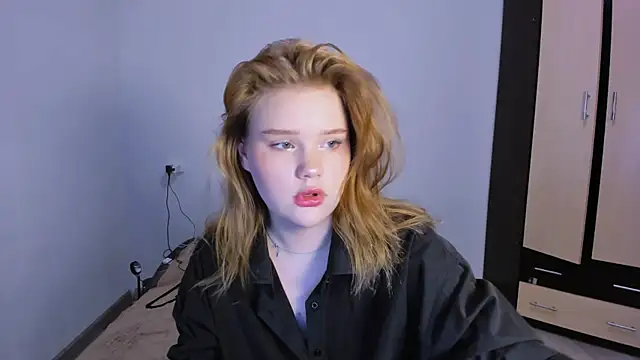 LaseyMoon online show from 21, 11, 2025