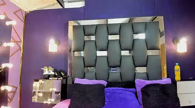 EMYCLARK01 online show from 7, 3, 2025