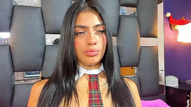 EMYCLARK01 online show from 9, 1, 2026