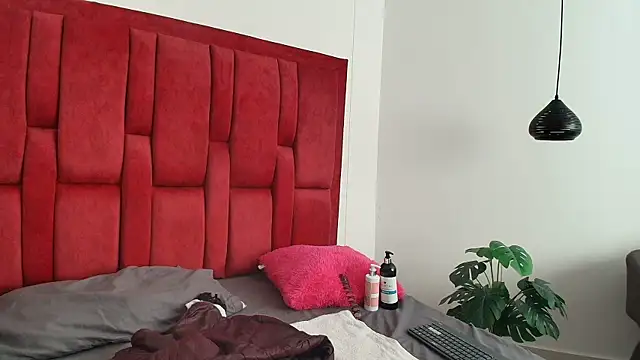 Snapshot of Vaiolett_Smith chatting on 12, 3, 2025 Vaiolett Smith online show from 12, 3, 2025