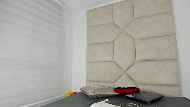 Snapshot of Vaiolett_Smith chatting on 24, 9, 2025 Vaiolett Smith online show from 24, 9, 2025