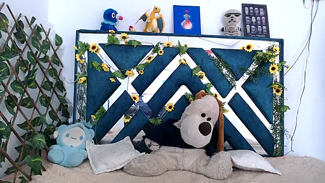 Snapshot of charly__evans chatting on 17, 10, 2025 charly evans online show from 17, 10, 2025