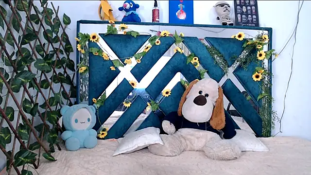 Snapshot of charly__evans chatting on 14, 11, 2025 charly evans online show from 14, 11, 2025