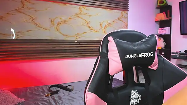 Snapshot of Cloe_roouse chatting on 13, 3, 2026 Cloe roouse online show from 13, 3, 2026