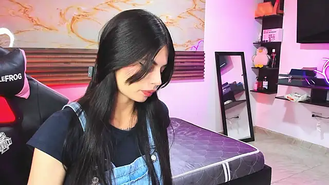 Snapshot of Cloe_roouse chatting on 17, 3, 2026 Cloe roouse online show from 17, 3, 2026