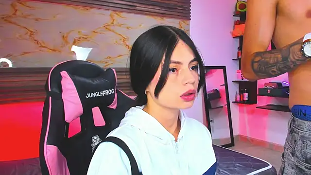 Snapshot of Cloe_roouse chatting on 15, 4, 2026 Cloe roouse online show from 15, 4, 2026