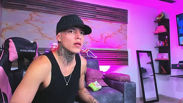 Snapshot of Cloe_roouse chatting on 2, 7, 2026 Cloe roouse online show from 2, 7, 2026