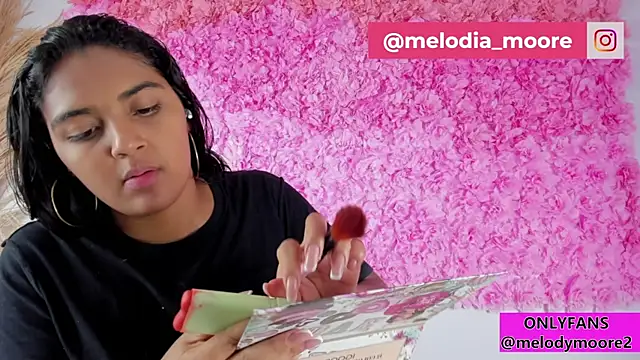 Melodymoore  online show from 19, 11, 2025