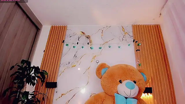 ValeriCardenas online show from 7, 4, 2026