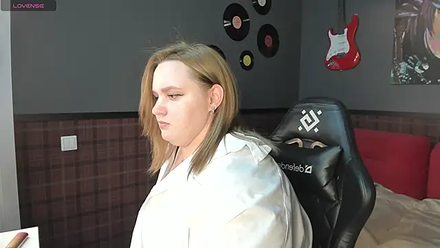 Snapshot of Amy_Hall chatting on 18, 3, 2025 Amy Hall online show from 18, 3, 2025