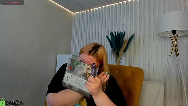 Snapshot of Amy_Hall chatting on 14, 9, 2025 Amy Hall online show from 14, 9, 2025
