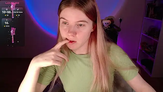 Strawberry juli online show from 15, 2, 2026