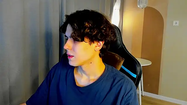 Snapshot of TravisRevas chatting on 3, 3, 2026 TravisRevas online show from 3, 3, 2026