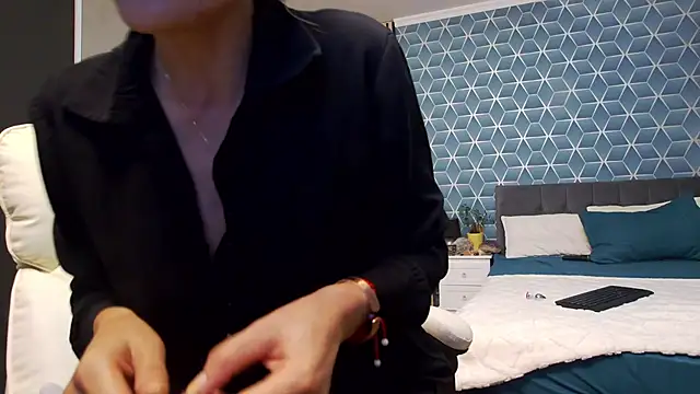 zoeylarkens online show from 5, 11, 2025