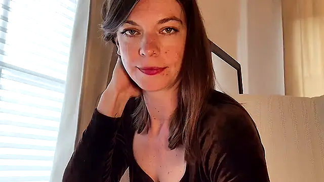 Snapshot of Rosemarie_Blu chatting on 10, 6, 2026 Rosemarie Blu online show from 10, 6, 2026