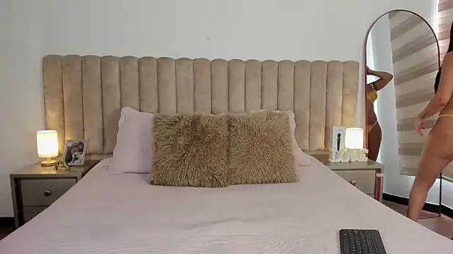 Snapshot of Sophie_Restrepo chatting on 2, 3, 2026 Sophie Restrepo online show from 2, 3, 2026