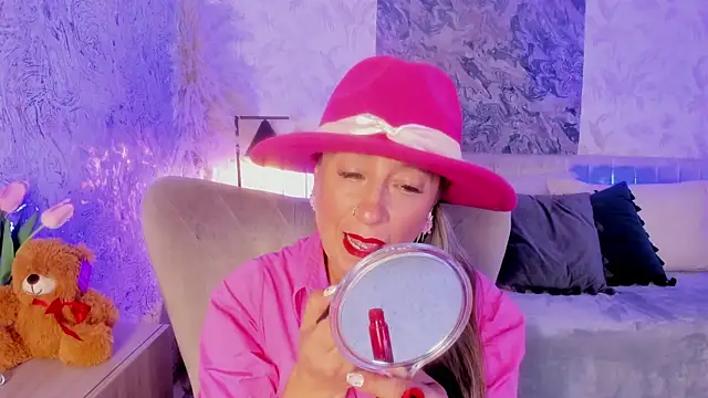 Liannaa  online show from 1, 10, 2025