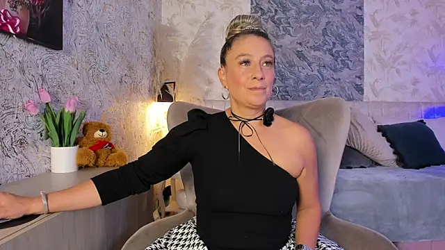 Liannaa  online show from 2, 2, 2026