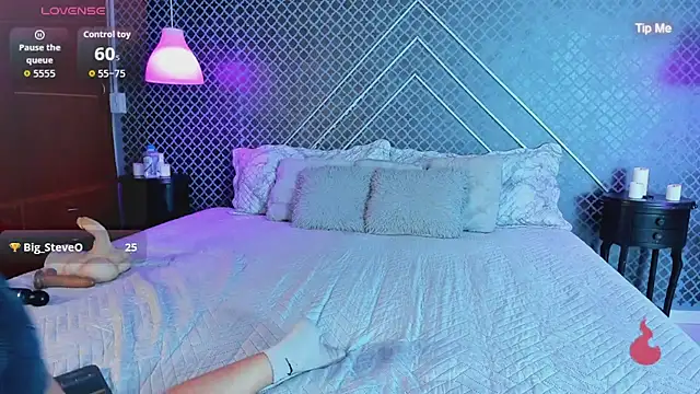 Snapshot of Aleja_bloom chatting on 9, 4, 2026 Aleja bloom online show from 9, 4, 2026