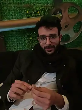 YJeromZCoxk online show from 9, 3, 2025