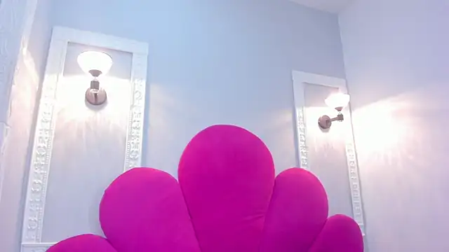 Bonniie 22 online show from 25, 10, 2025