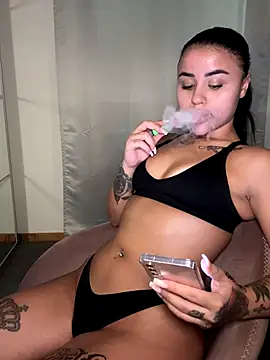Snapshot of milabigassxoxo chatting on 17, 9, 2025 milabigassxoxo online show from 17, 9, 2025