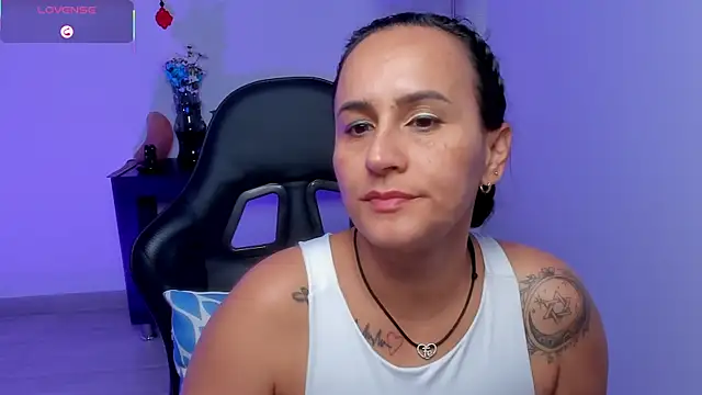 Snapshot of Sara_Charmy chatting on 6, 6, 2026 Sara Charmy online show from 6, 6, 2026