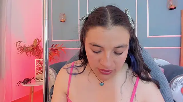 TaraTaylorr online show from 18, 7, 2026