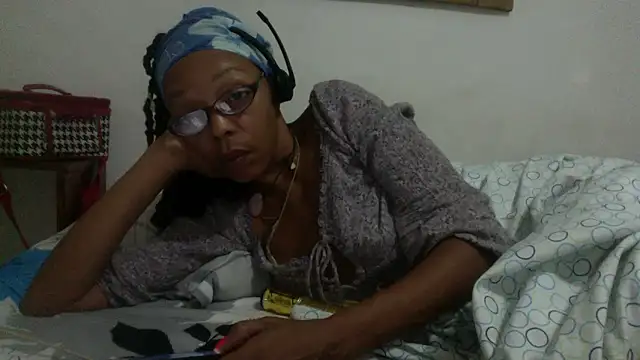 Snapshot of Ladyzee25 chatting on 25, 9, 2025 Ladyzee25 online show from 25, 9, 2025