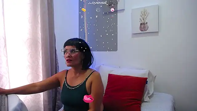 Snapshot of CarolinneFiotti chatting on 14, 3, 2025 CarolinneFiotti online show from 14, 3, 2025