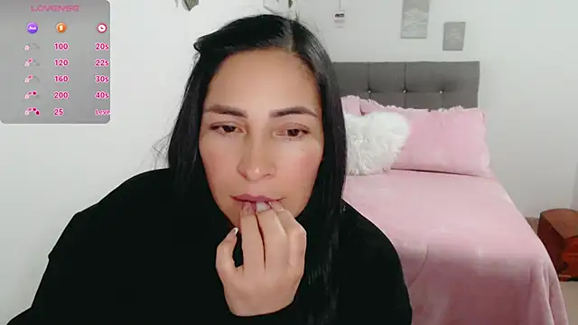 luna lgomez  online show from 7, 3, 2026