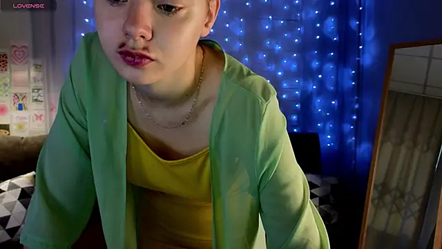 Snapshot of meow_mellie chatting on 15, 9, 2025 meow mellie online show from 15, 9, 2025