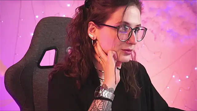 OliviaMcClean online show from 19, 3, 2025